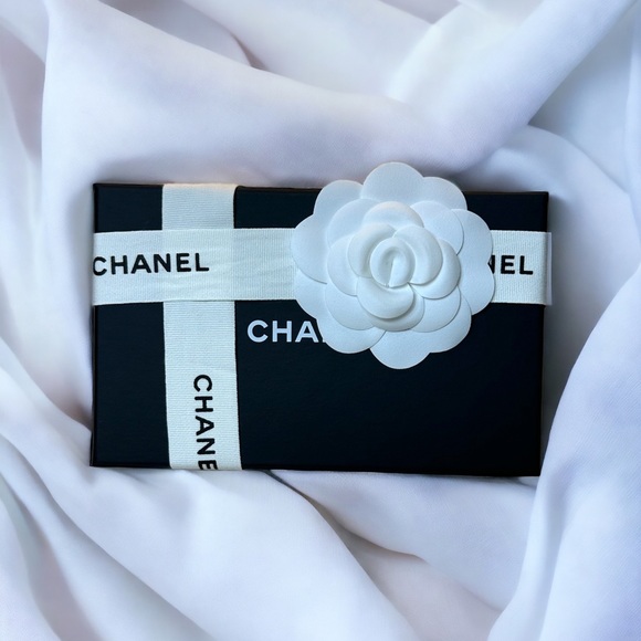 🔥 EUC CHANEL 2020 IRIDESCENT LAMBSKIN QUILTED CARDHOLDER 🔥 - Picture 3 of 13